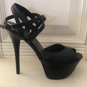 Fergie genuine leather open toe black platform 6.5